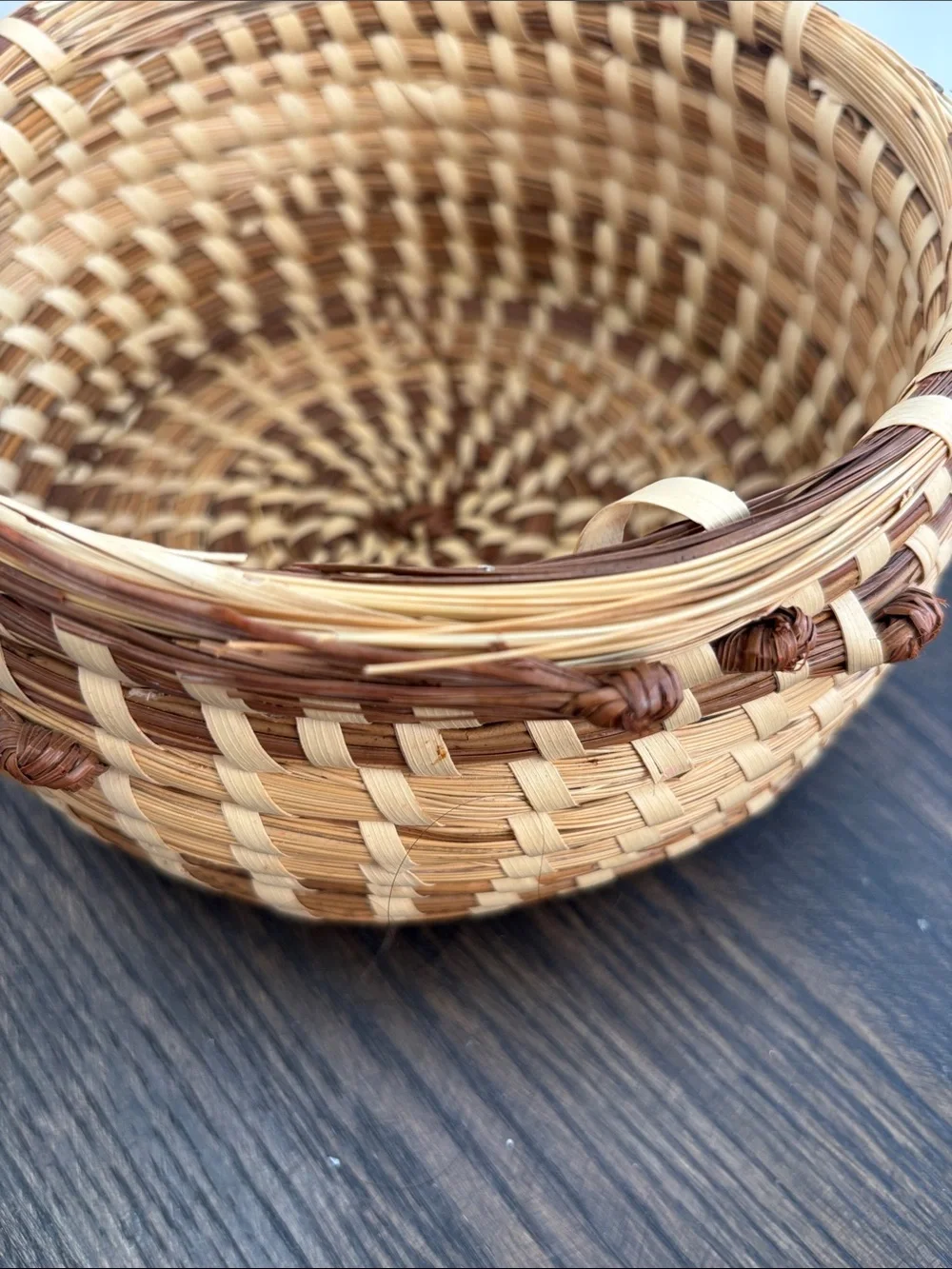 Sweetgrass handmade SC basket, round w/knots on the sides, 2 tone, 8” diameter